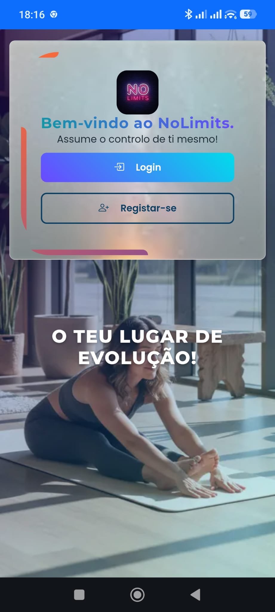 App FlexTime no telemóvel - interface de login e sistema de marcações para ginásios
